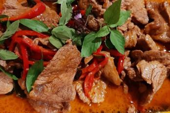 rotes Thaicurry mit Rindfleisch
